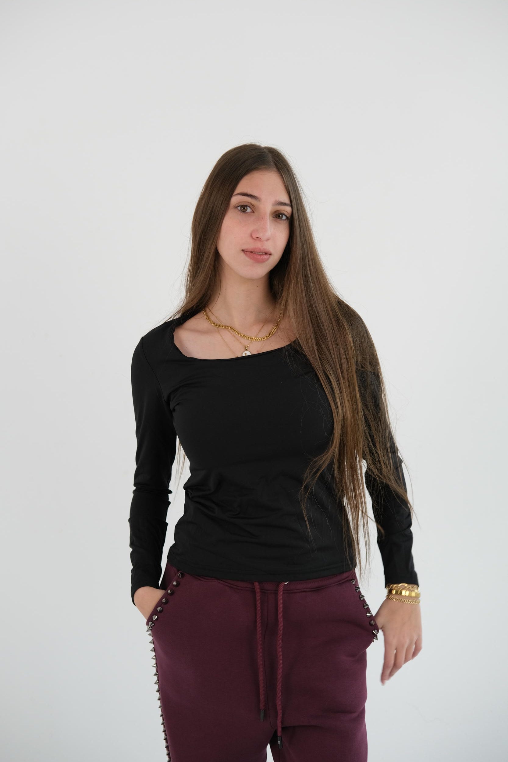 Square neck with long sleeves