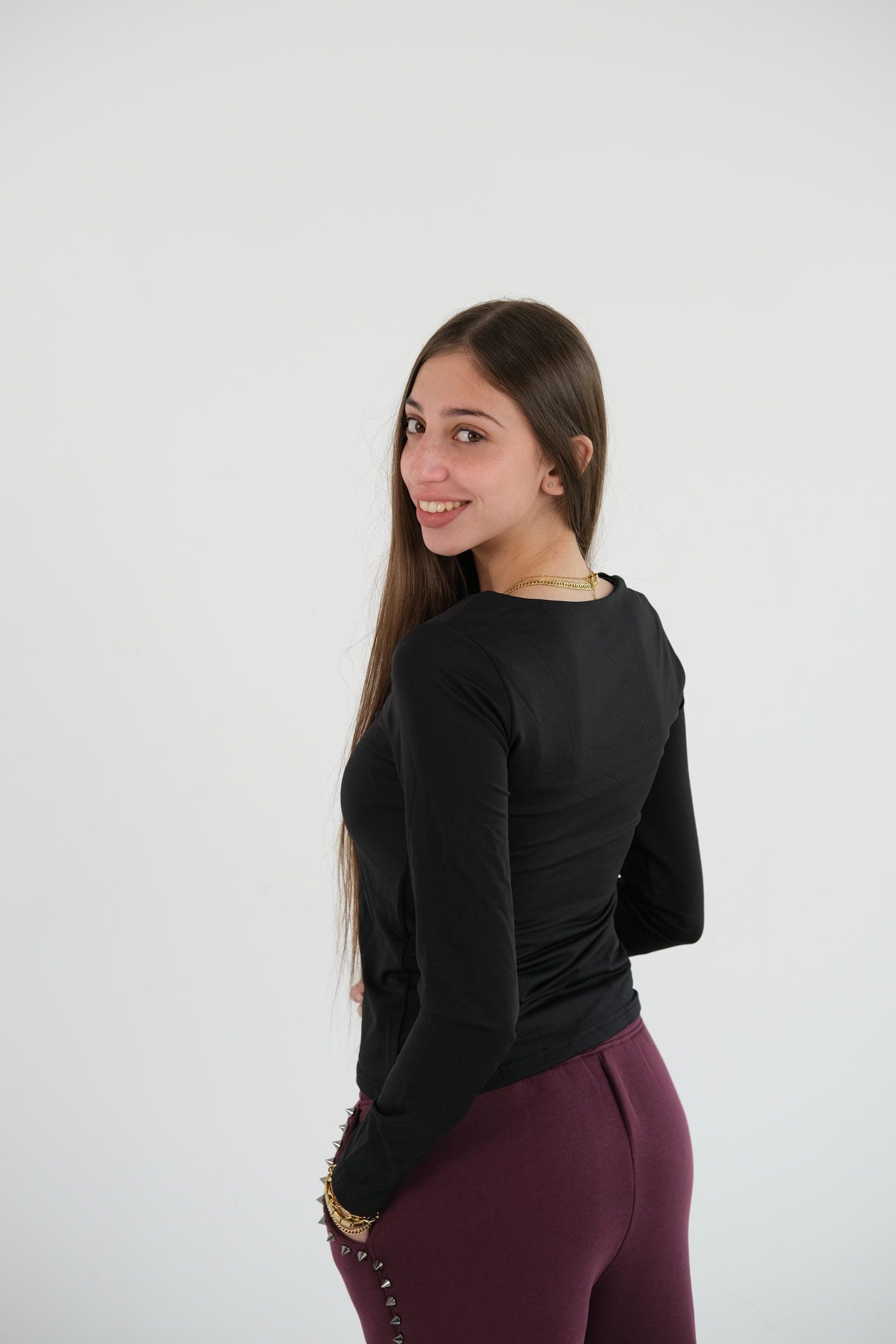 Square neck with long sleeves