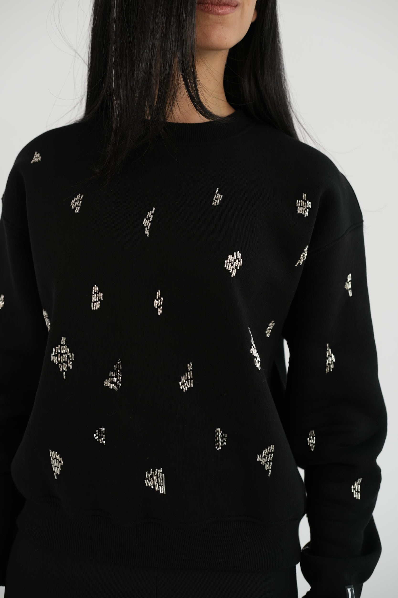 Black Sweat-Shirt with front studs