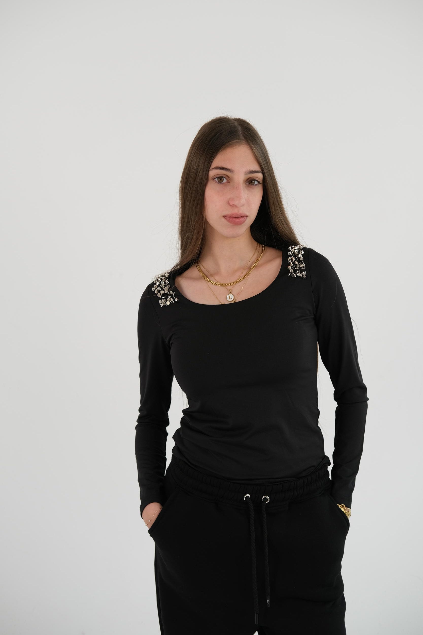 Square neck with studs and long sleeves